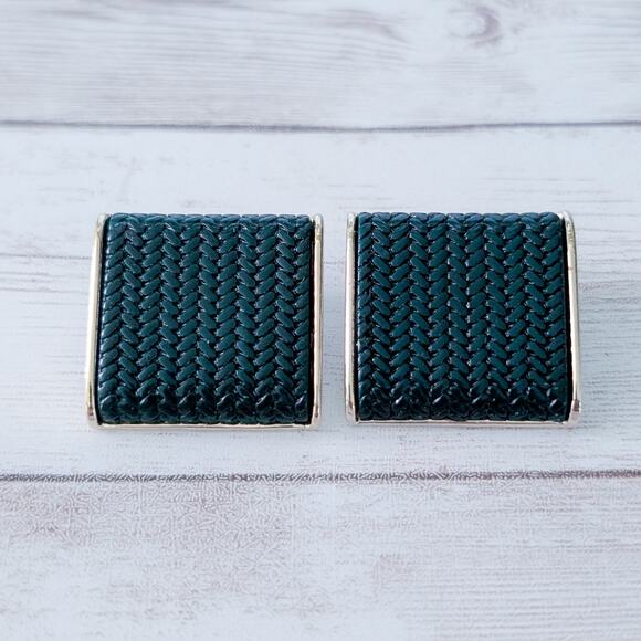 Vintage Clip On Earrings Large 1 & 1/8" Gold Tone & Green Square Statement - Picture 2 of 6